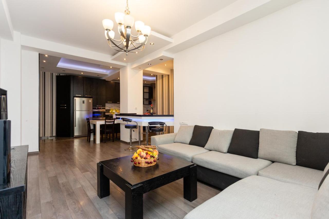 Two Bedroom Apartment In The City Center Tbilisi Esterno foto