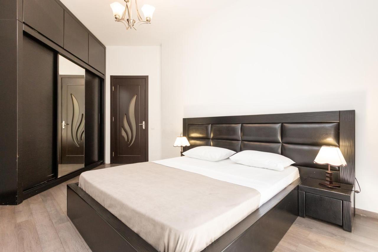 Two Bedroom Apartment In The City Center Tbilisi Esterno foto
