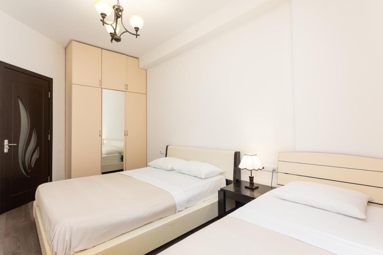 Two Bedroom Apartment In The City Center Tbilisi Esterno foto